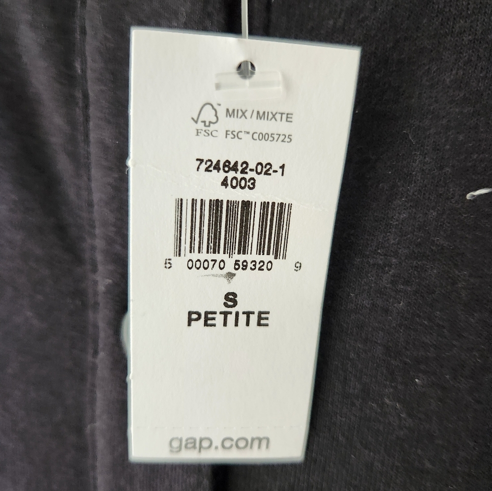 Gap brand new long sleeve jumber.